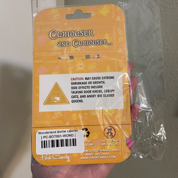 Wonderland Bottle Opener- Magnet - Drink Me - Disney - Alice In Wonderland - NWT - Picture 4 of 6